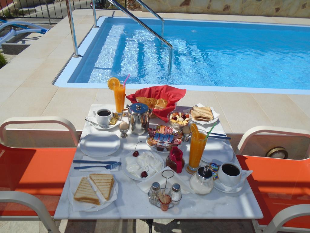 Irida Aparthotel Georgioupoli Exteriör bild