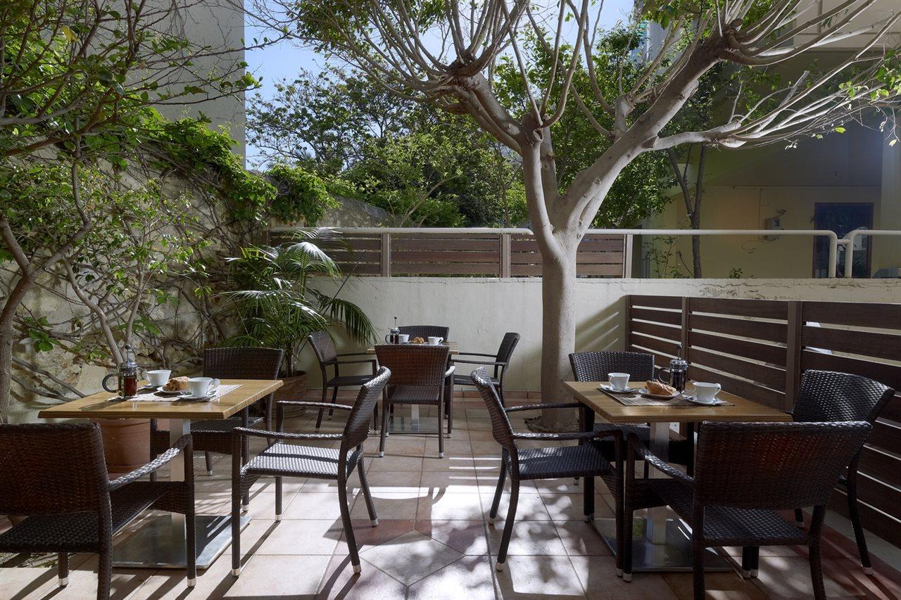 Irida Aparthotel Georgioupoli Exteriör bild